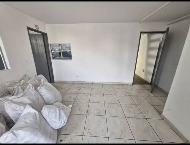 335M² WAREHOUSE TO LET IN DENVER